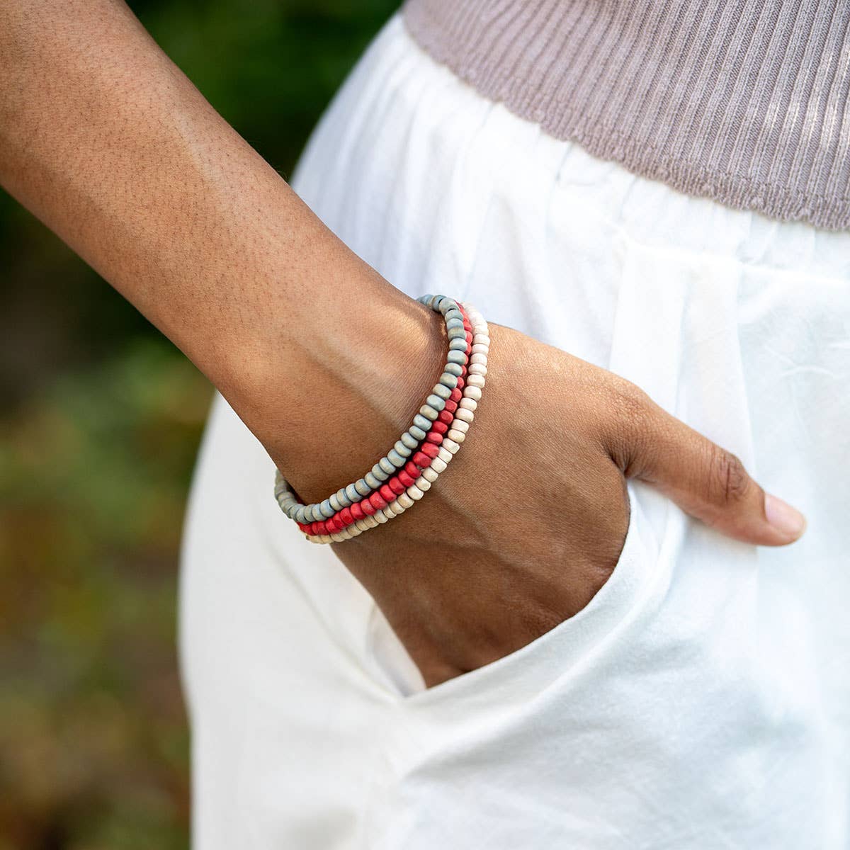Prismatic Hues Stretch Bracelet - Gray, Crimson, White