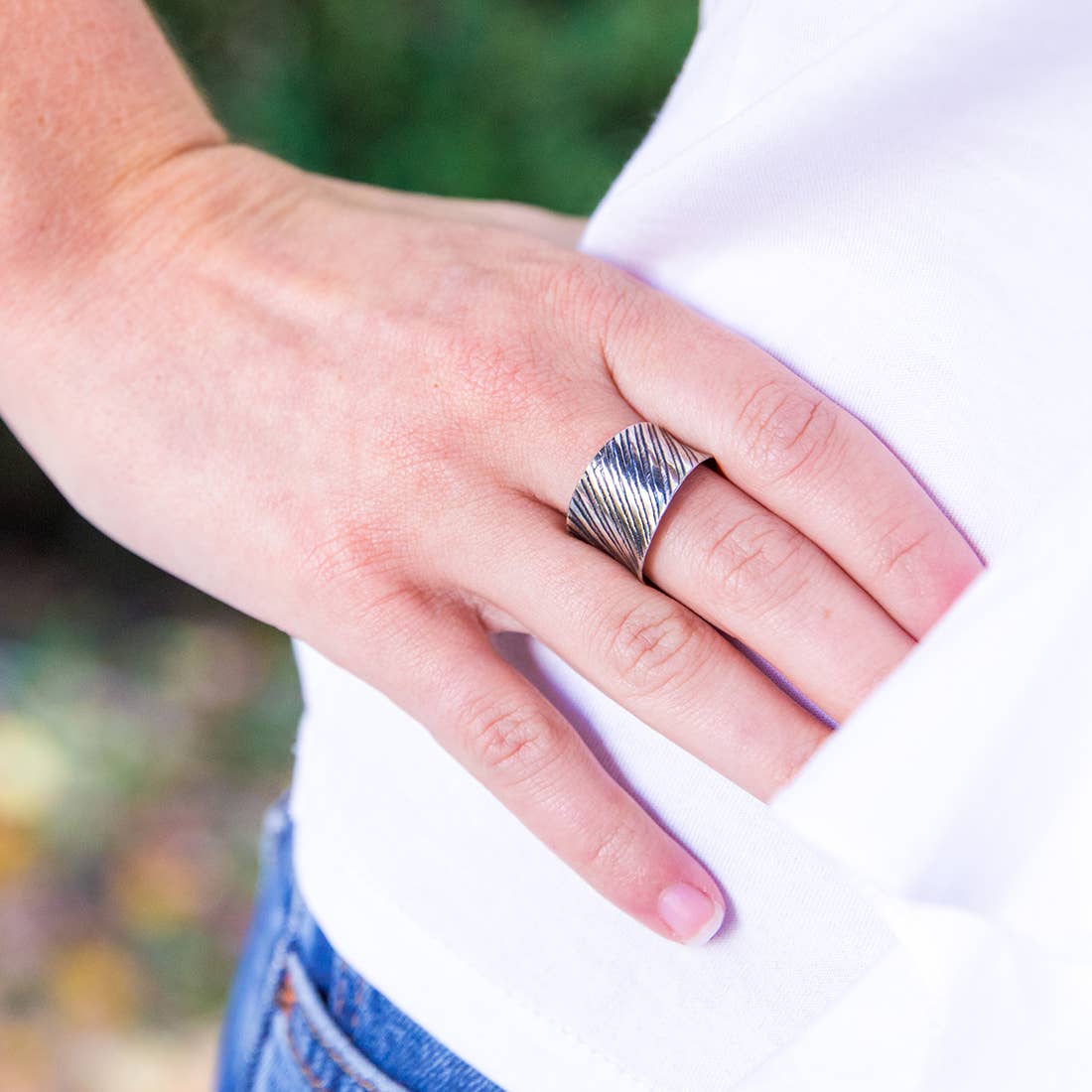 Kashi Diagonal Stripes Embossed Ring