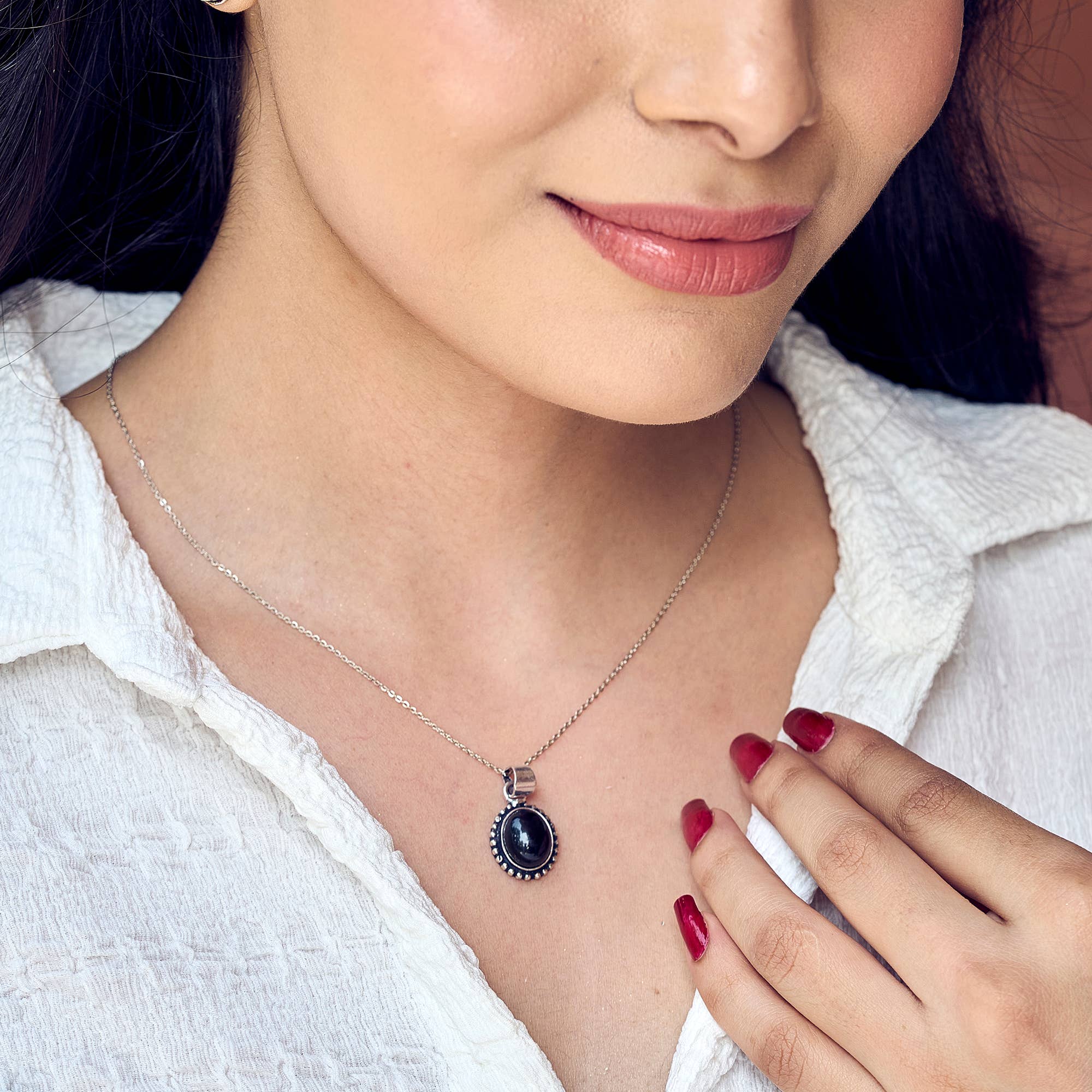 Handcrafted Semiprecious Small Stone Necklace - Black Onyx