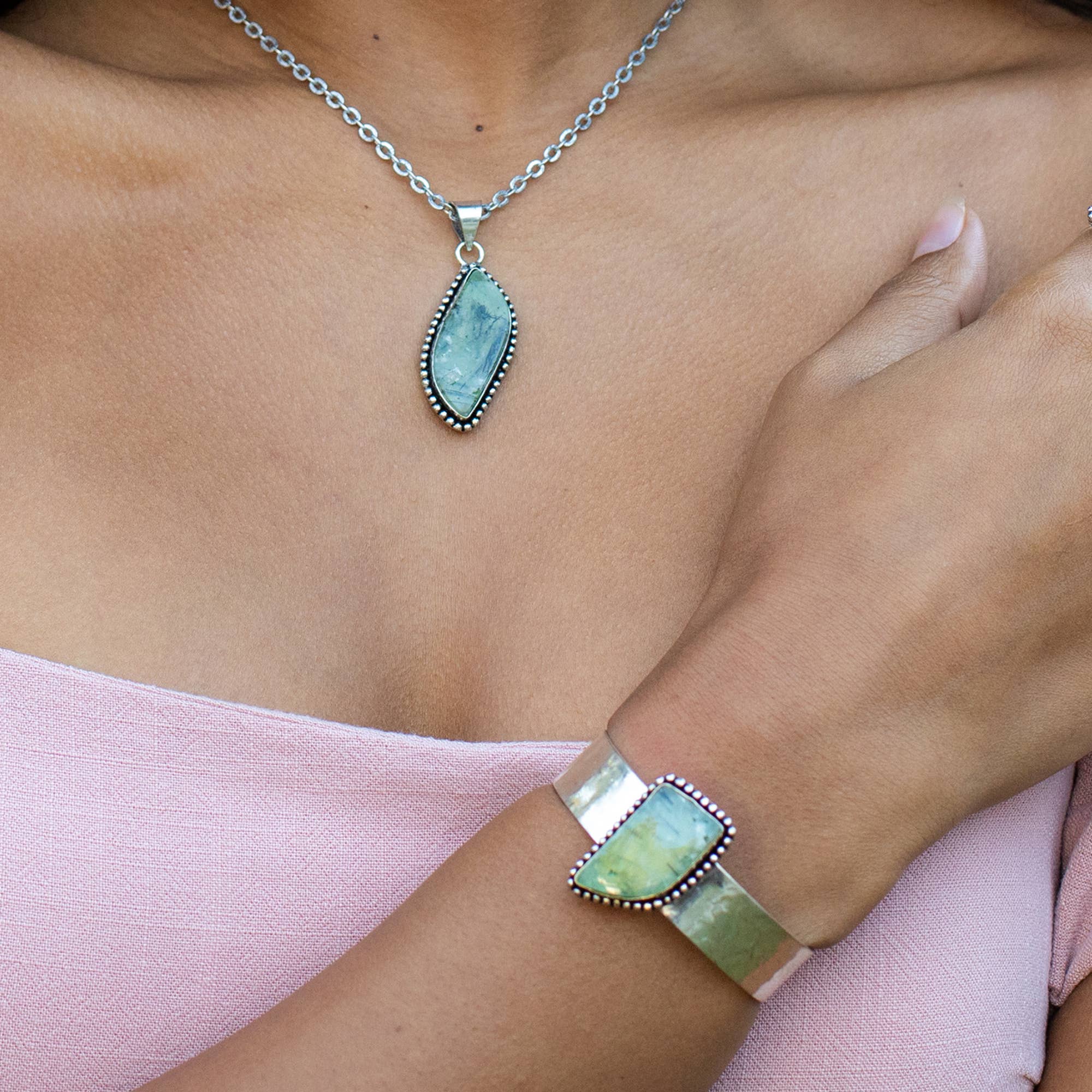 Handcrafted Kashi Semiprecious Stone Cuff - Prehnite