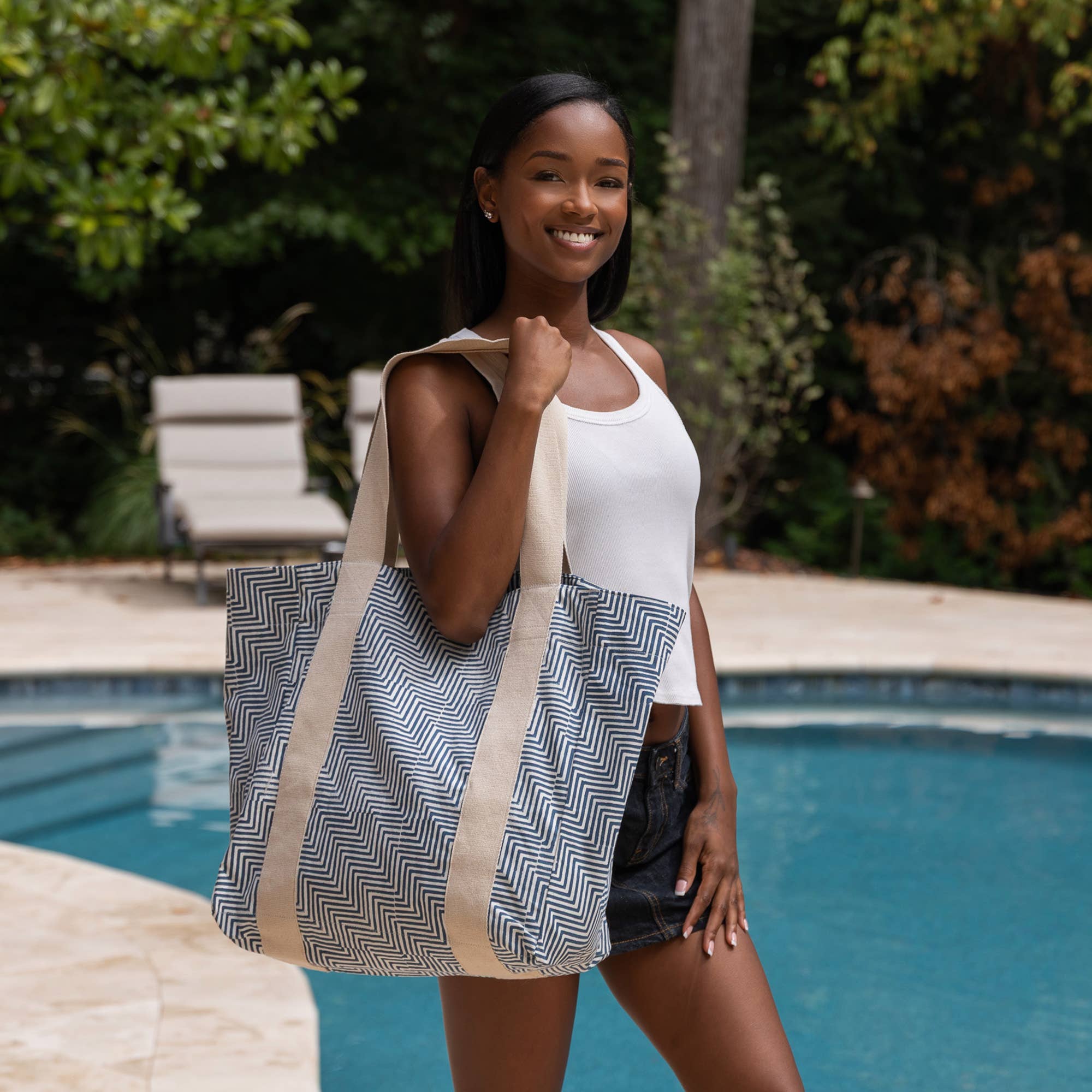 Block Printed Canvas Tote - Black Zigzag