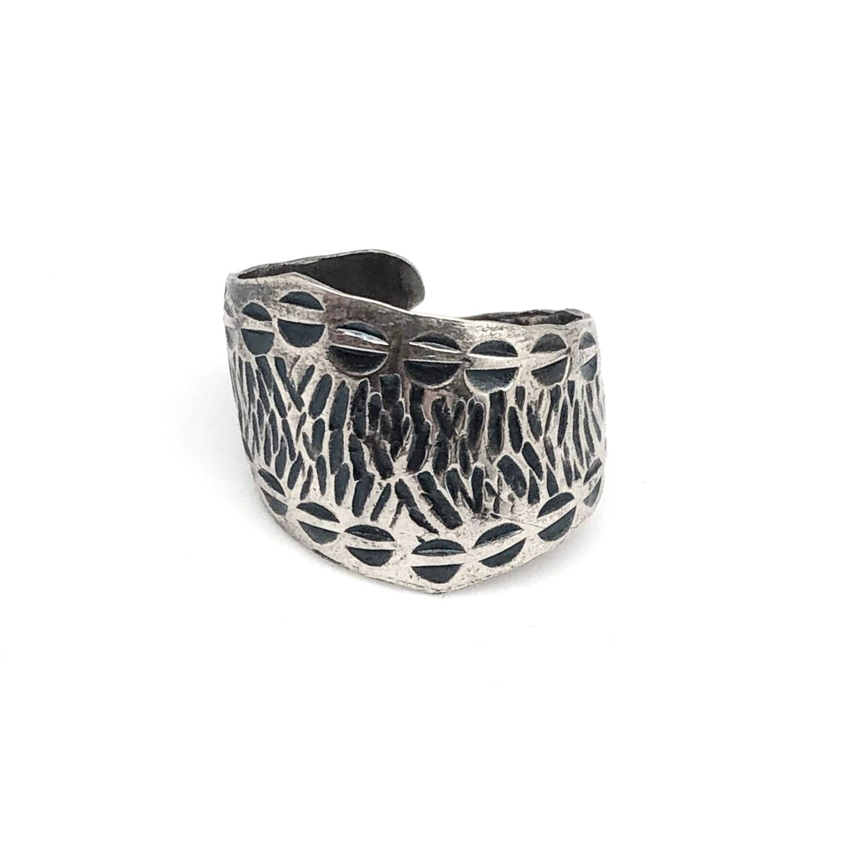 Kashi Half Circles Embossed Ring